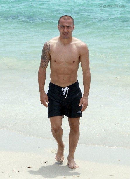 Cannavaro ci regala il primo torso nudo della stagione