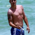 Cannavaro ci regala il primo torso nudo della stagione - Thumbnail