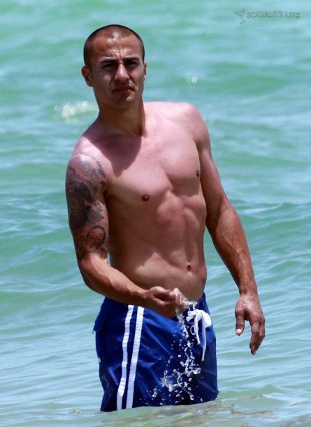 Cannavaro ci regala il primo torso nudo della stagione