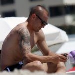 Cannavaro ci regala il primo torso nudo della stagione - Thumbnail
