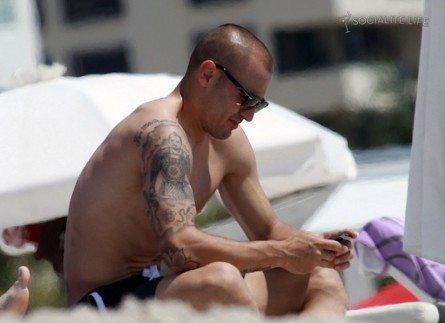 Cannavaro ci regala il primo torso nudo della stagione