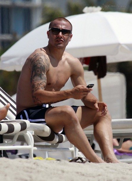 Cannavaro ci regala il primo torso nudo della stagione