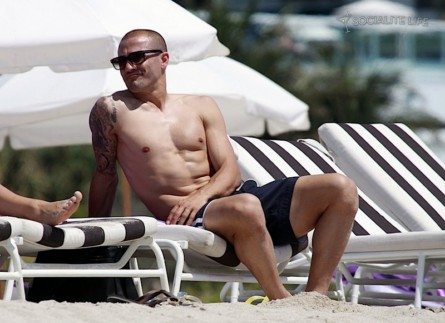 Cannavaro ci regala il primo torso nudo della stagione