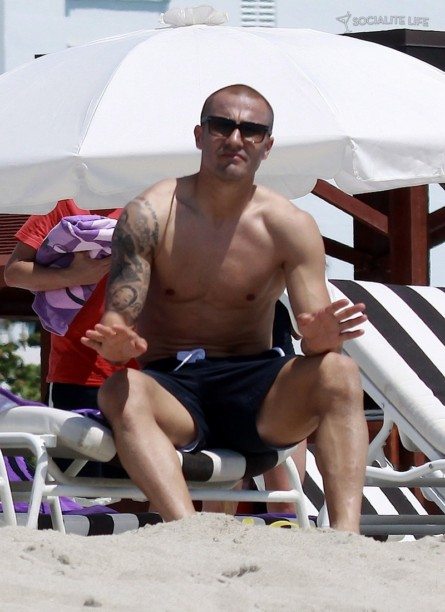 Cannavaro ci regala il primo torso nudo della stagione