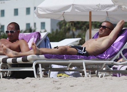 Cannavaro ci regala il primo torso nudo della stagione