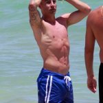 Cannavaro ci regala il primo torso nudo della stagione - Thumbnail