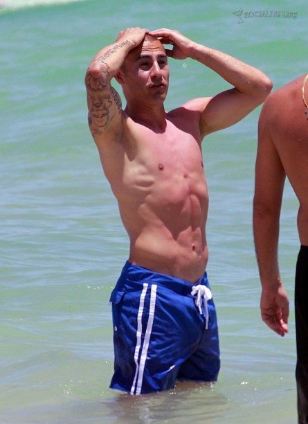 Cannavaro ci regala il primo torso nudo della stagione