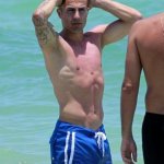 Cannavaro ci regala il primo torso nudo della stagione - Thumbnail