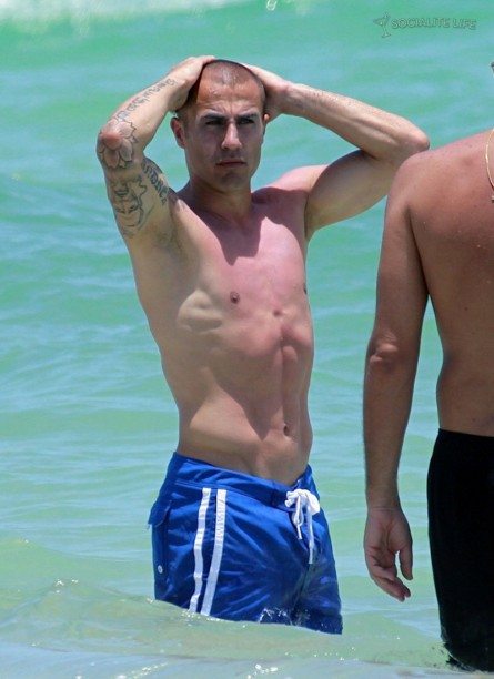 Cannavaro ci regala il primo torso nudo della stagione