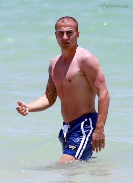Cannavaro ci regala il primo torso nudo della stagione