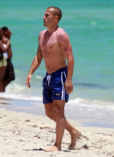 Cannavaro ci regala il primo torso nudo della stagione