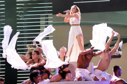 Kylie, splendida Afrodite a Verona