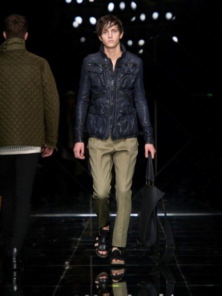 Militari e motociclisti per Burberry