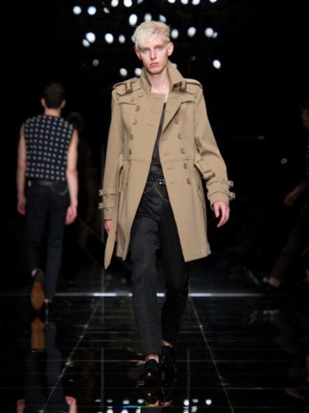 Militari e motociclisti per Burberry