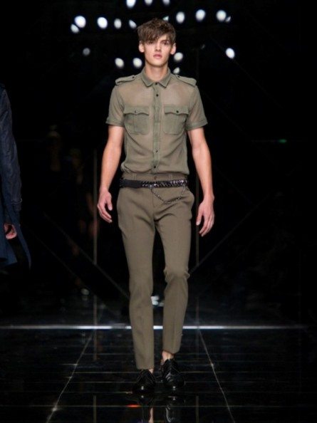Militari e motociclisti per Burberry