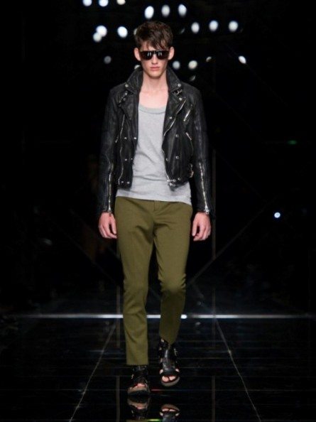 Militari e motociclisti per Burberry