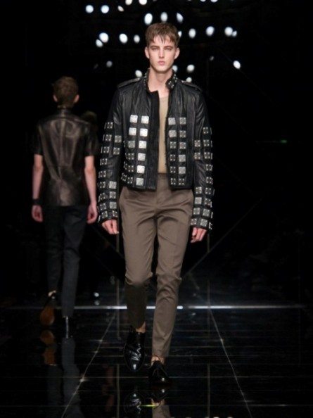 Militari e motociclisti per Burberry