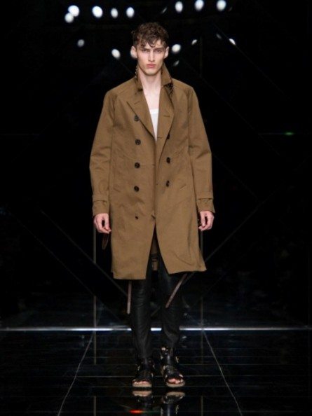 Militari e motociclisti per Burberry
