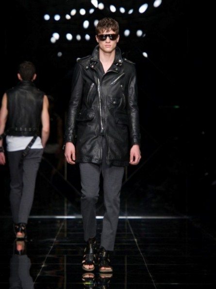 Militari e motociclisti per Burberry