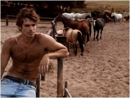 Rudi, nudi e villosi. I sexy cowboys di Paul Freeman