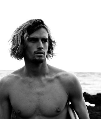 GQ rivela i corpi dei surfisti hawaiani di Michele Laurita