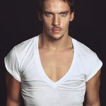 Jonathan Rhys Meyers, bellezza regale - Thumbnail