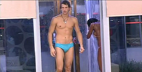 Grande Fratello, prima doccia hot di Clivio