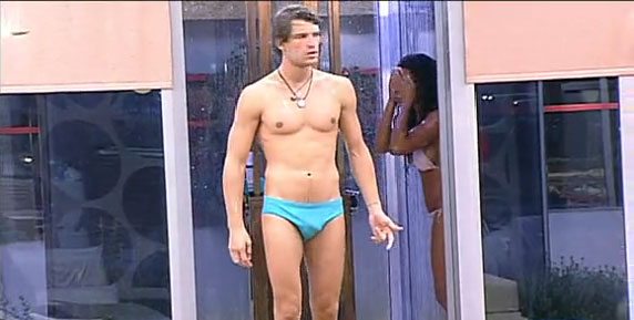 Grande Fratello, prima doccia hot di Clivio