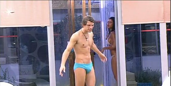Grande Fratello, prima doccia hot di Clivio