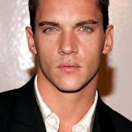 Jonathan Rhys Meyers, bellezza regale - Thumbnail