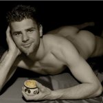 La sensualit&agrave; degli uomini delle Alpi nel calendario 2011 - Thumbnail