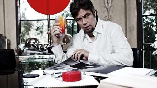 The Red Affaire, il calendario Campari con Benicio del Toro