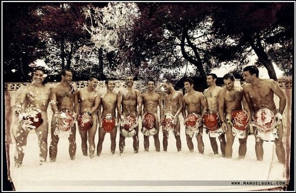 Fuoco ardente: il calendario 2011 dei pompieri di Castell&ograve;n
