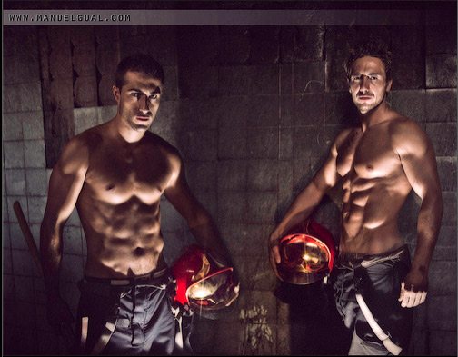 Fuoco ardente: il calendario 2011 dei pompieri di Castell&ograve;n