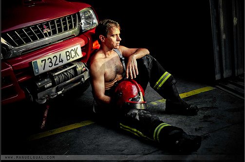 Fuoco ardente: il calendario 2011 dei pompieri di Castell&ograve;n