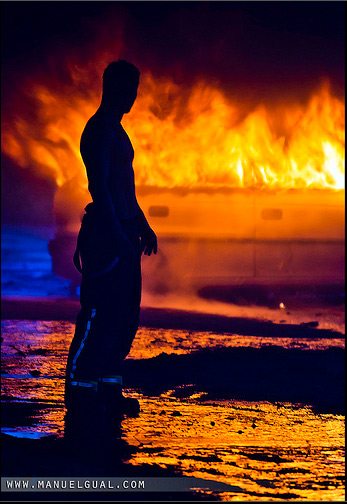 Fuoco ardente: il calendario 2011 dei pompieri di Castell&ograve;n