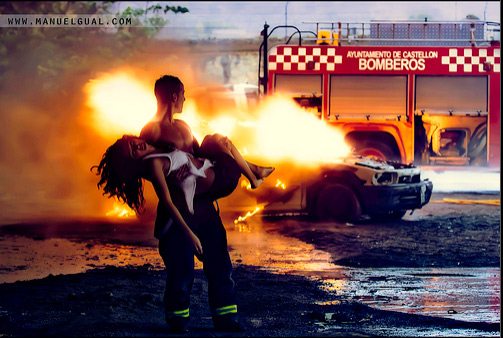 Fuoco ardente: il calendario 2011 dei pompieri di Castell&ograve;n