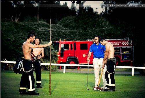 Fuoco ardente: il calendario 2011 dei pompieri di Castell&ograve;n