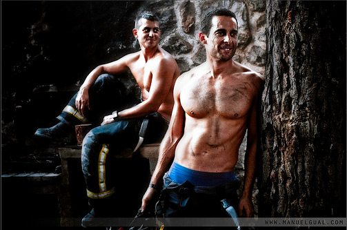 Fuoco ardente: il calendario 2011 dei pompieri di Castell&ograve;n