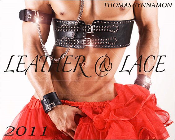 Leather&Lace: il calendario degli uomini in pelle e... pizzi