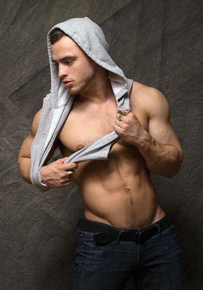 Bellezze pre-natalizie: Chase Hostler