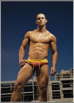 Sotto l'Albero il catalogo Swimwear di DNA addosso ad Anton