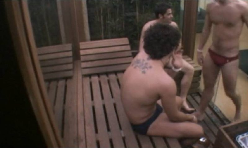 Grande Fratello: e sotto l'Albero le foto hot