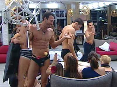 Grande Fratello: e sotto l'Albero le foto hot