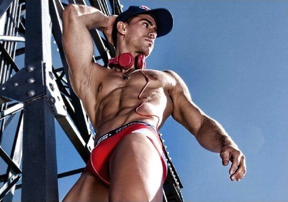Tutti gli uomini di ES per la campagna Swimwear 2011