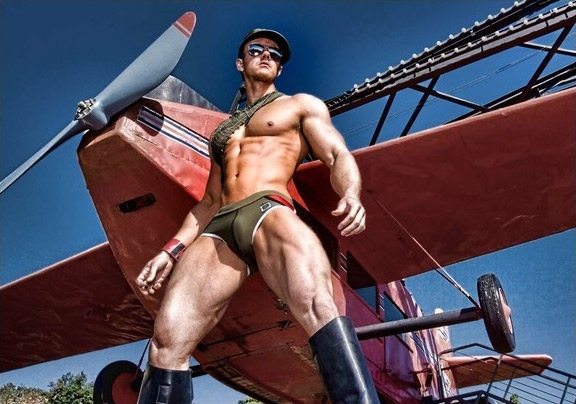 Tutti gli uomini di ES per la campagna Swimwear 2011