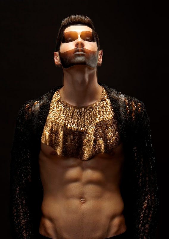 Magomed Dadakaev: fascino di trucco, giochi di luci e oro