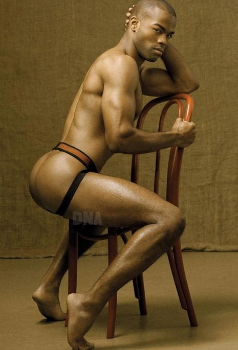 Courtney, modello gay, a nudo su DNA