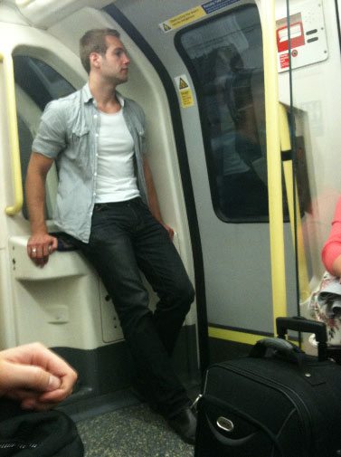 TubeCrush: i pi&ugrave; bei ragazzi visti sulla metro in un blog
