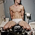 Quei bagni cos&igrave; hot... - Thumbnail